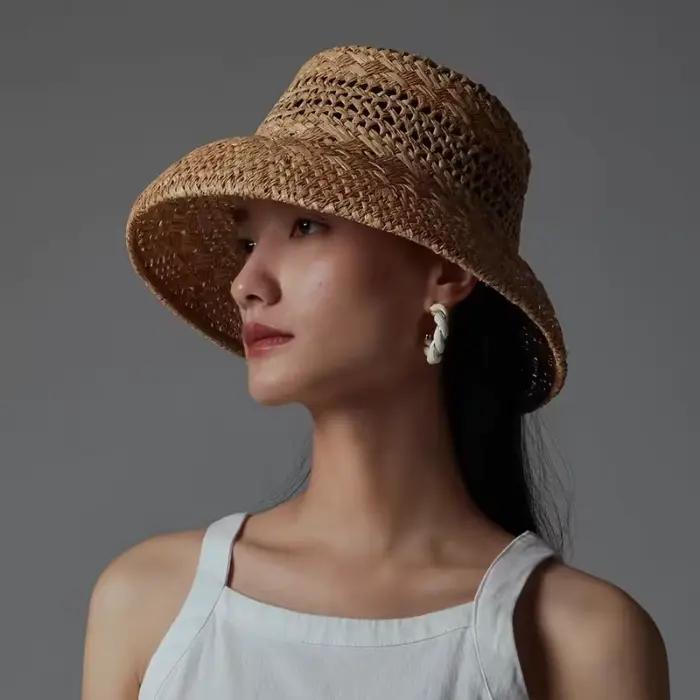 2025 nouveau Style rétro français respirant creux raphia chapeau de soleil dames été voyage mode Concave haut
