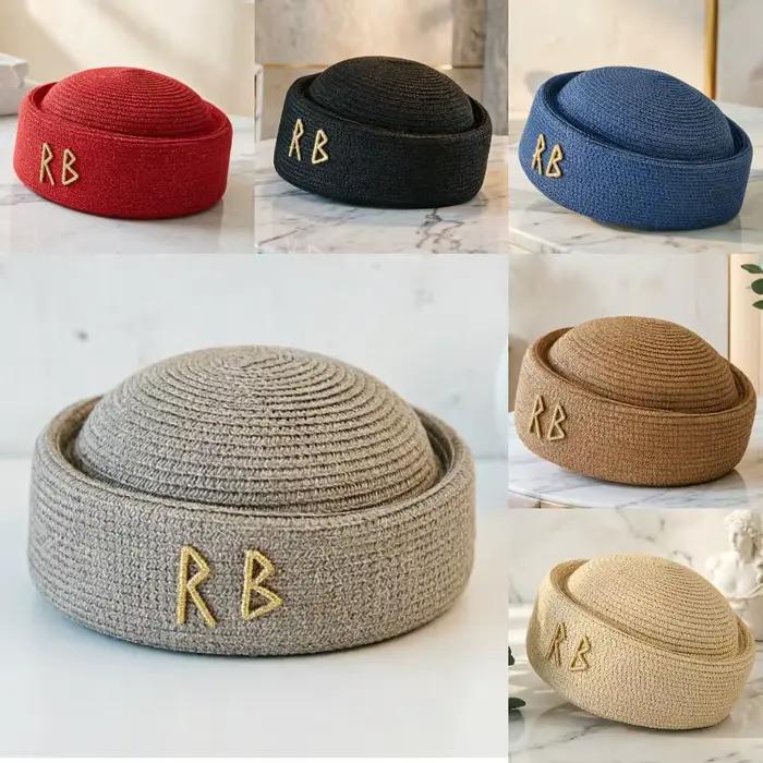 Béret en paille avec lettre RB en métal