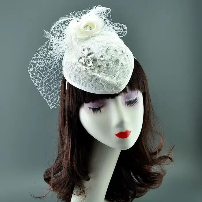 Chapeau Fascinator de Luxe en Dentelle et Strass