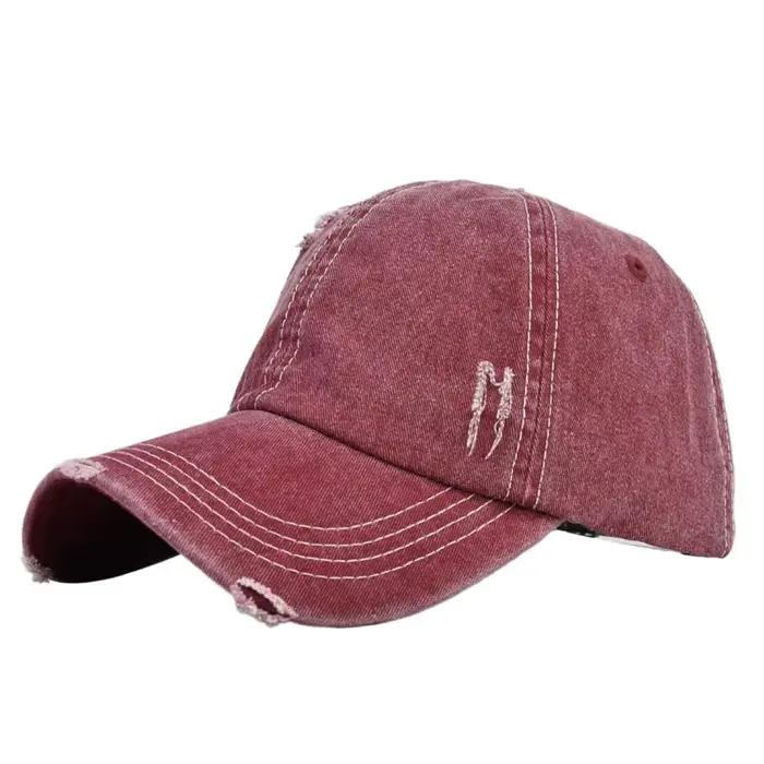 Casquette de baseball déchirée en denim vintage protection solaire style sport streetwear pour hommes et femmes occasions spéciales années 90 urbaine minimaliste eco-friendly