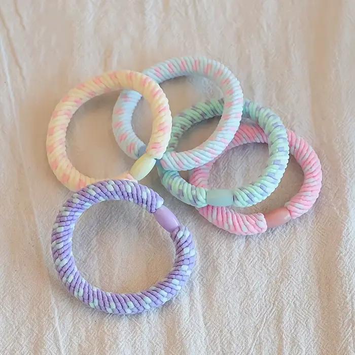 Joli bandeau tressé de couleur claire - Bandeau doux et élastique