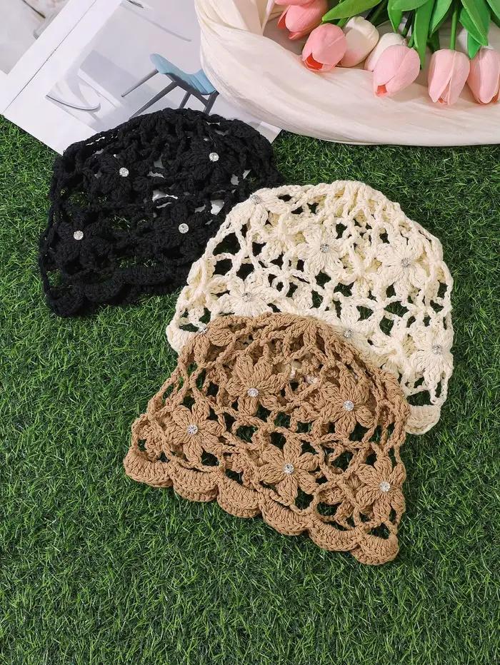1pc Bonnet tricoté style bohème décontracté et polyvalent avec strass et motif floral ajouré