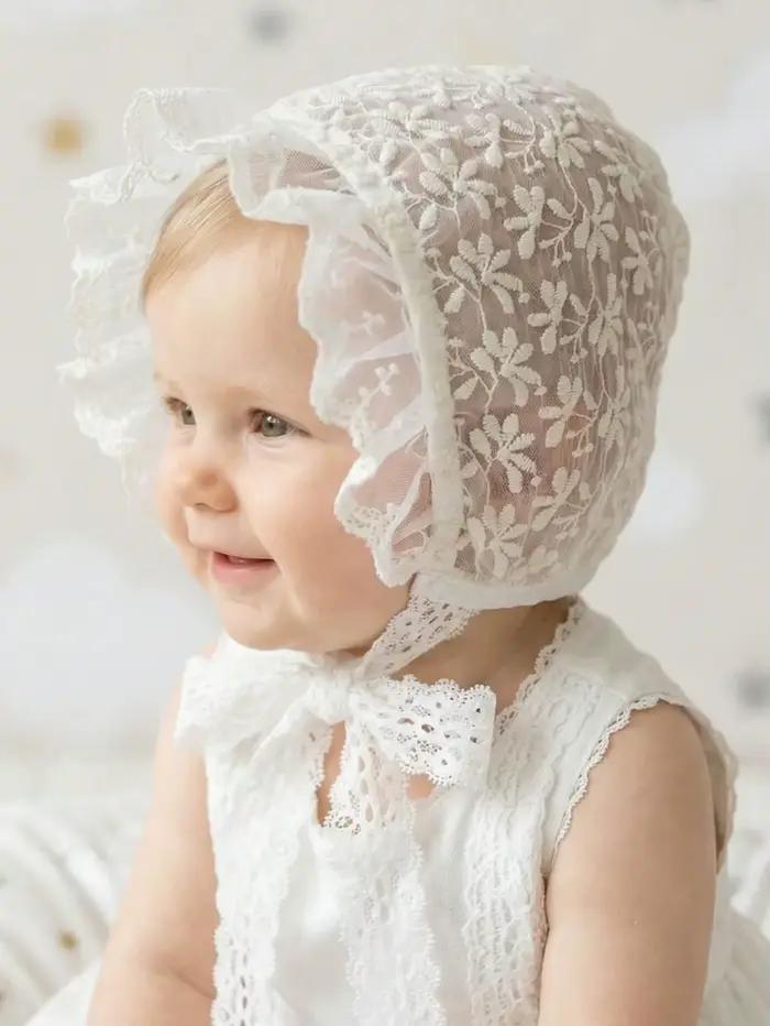 Chapeau de bébé vintage en dentelle brodée florale