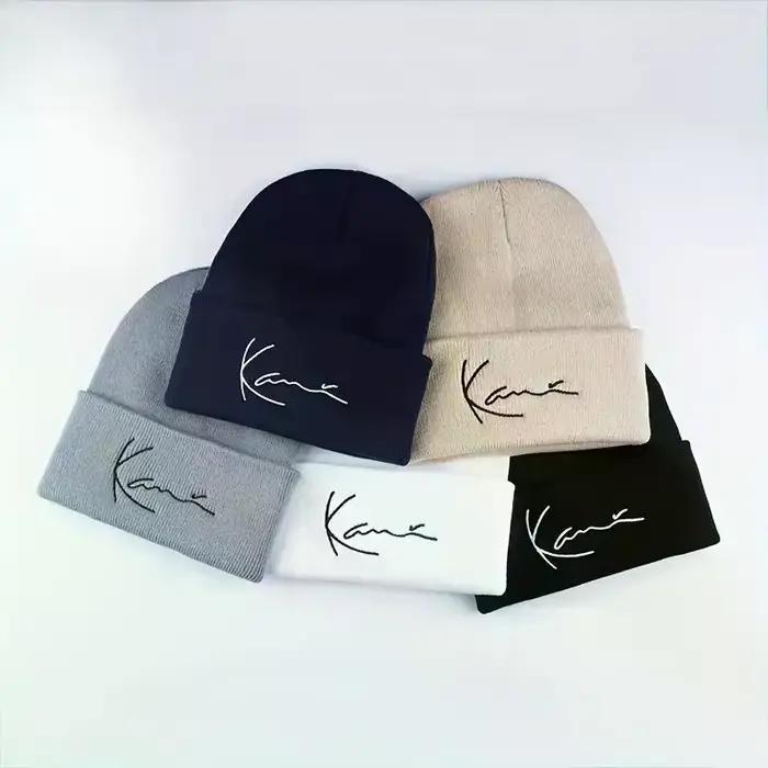 Chapeau tricoté rétro avec lettres brodées pour femmes et hommes hiver extérieur polyvalent à offrir occassions spéciales