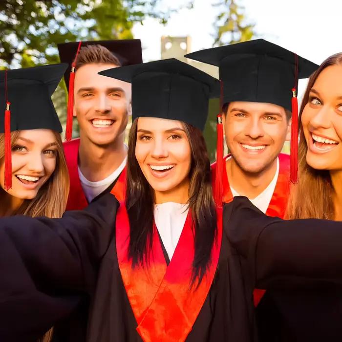 Casquette à pompons pour fête de remise de diplôme scolaire