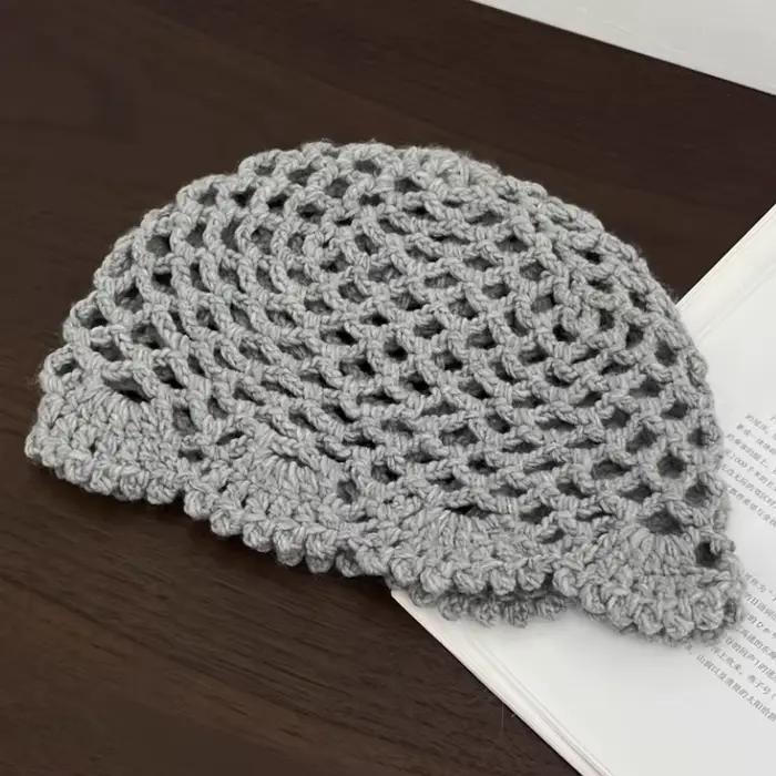 Bonnet coréen élégant tricoté à la main