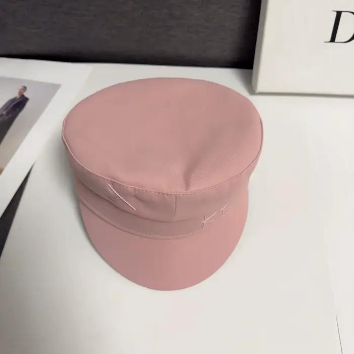 Casquette Baker Boy en coton/lin rose ornée d'un monogramme