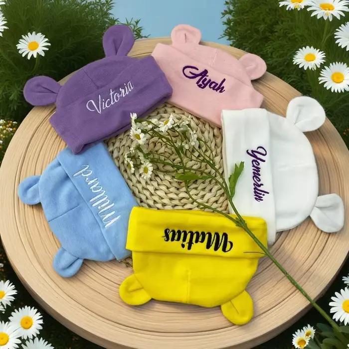 Chapeau personnalisé avec broderie de nom pour bébé doux en coton pour séances photo et cadeau de naissance