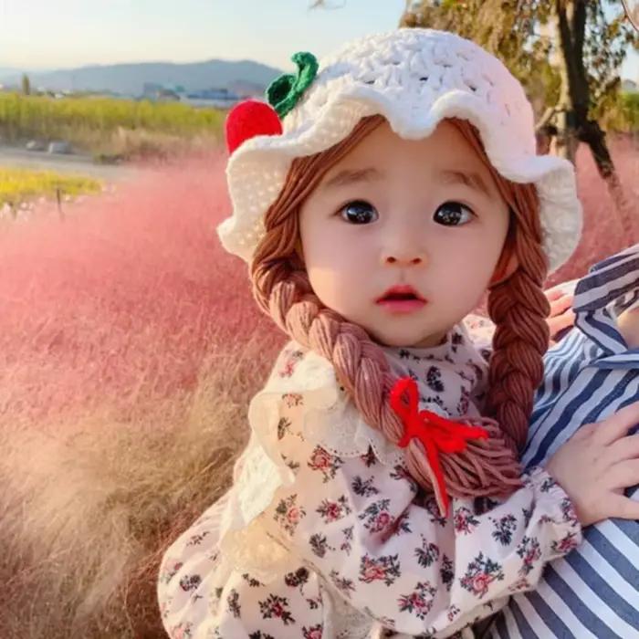Bonnet en laine pour enfants avec nœud rose avec tresses