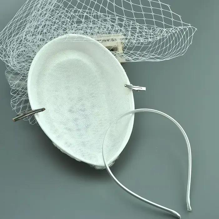 Chapeau Fascinator de Luxe en Dentelle et Strass