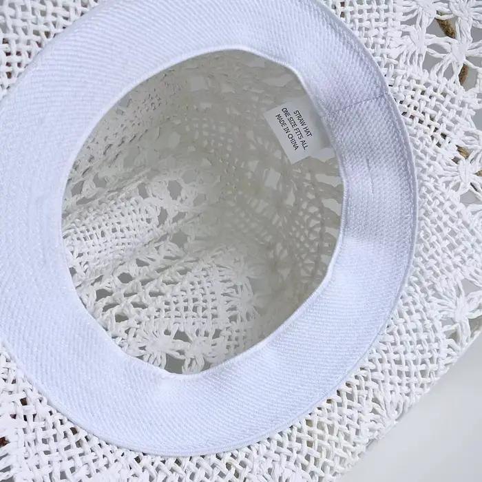 Chapeau de paille blanc style cowboy avec perles en bois
