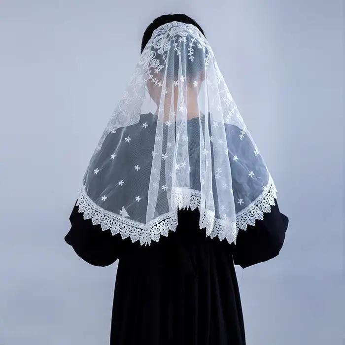 Voile brodé blanc pour femmes