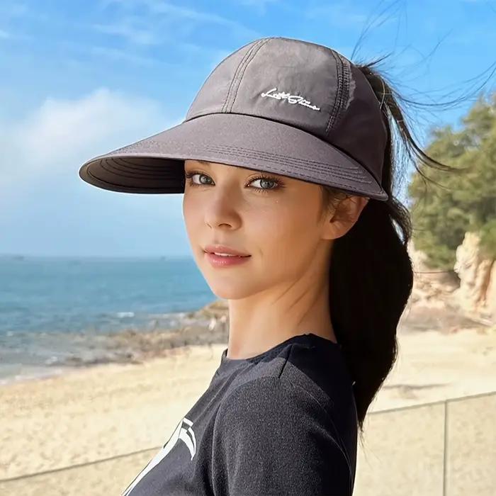 Chapeau de soleil d'extérieur pour femmes avec une large bordure
