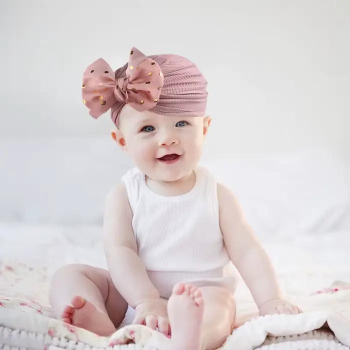 Joli chapeau à nœud papillon brillant pour bébé