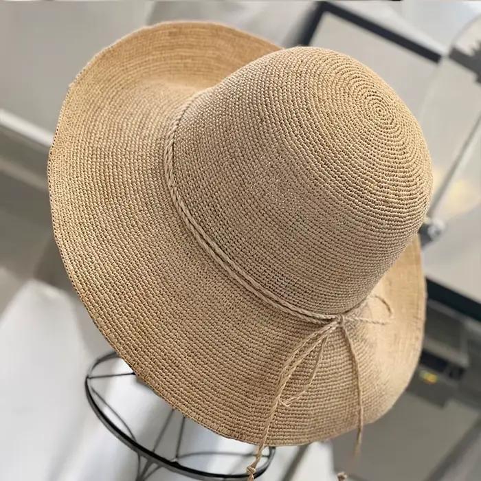 Chapeau de soleil en raphia fait à la main pour femme