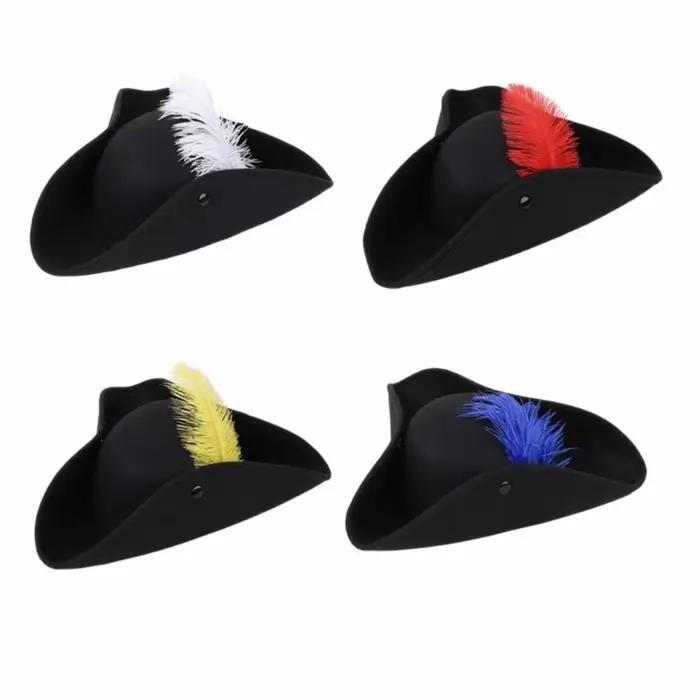 Chapeau de pirate décoré de plumes
