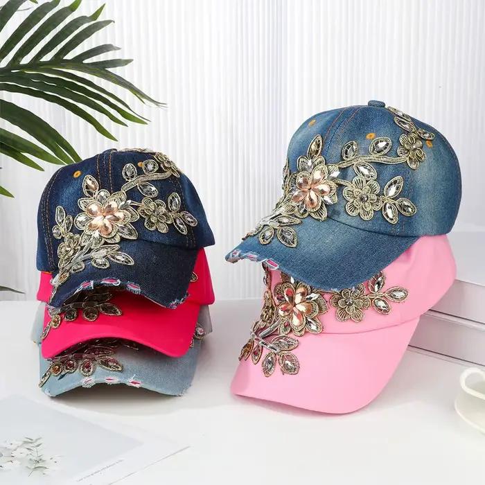 Chapeau de sport pour femme orné de strass appliqués à la main