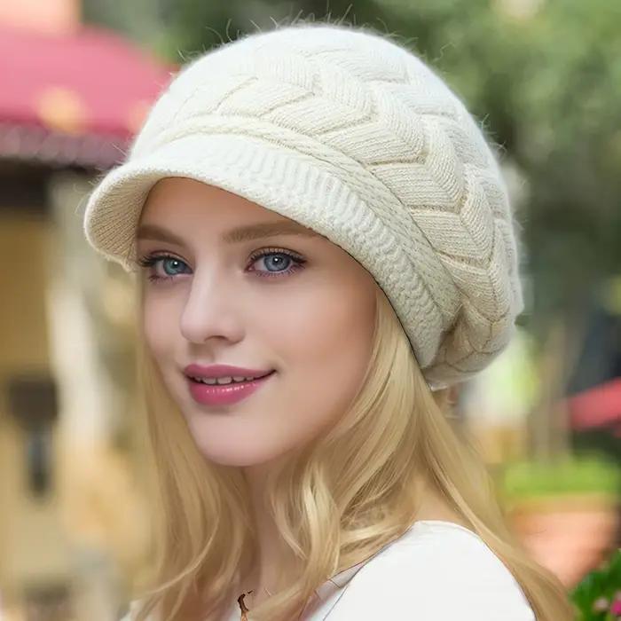 Béret en tricot torsadé