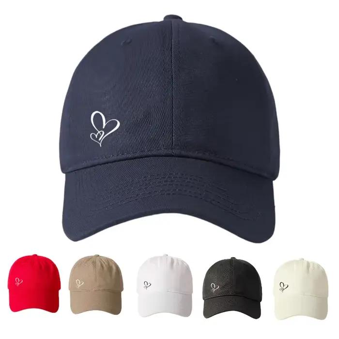 Casquette de baseball à motif de coeur mignon avec un design de coeur blanc