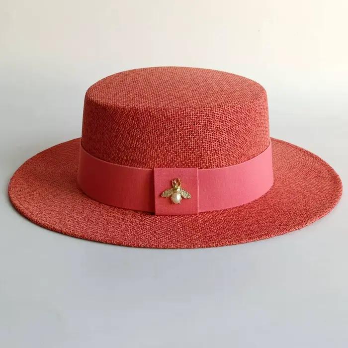 Chapeau de soleil de paille d'été à dessus plat, chapeau sportif pour femmes, élégance à la plage et protection solaire, idéal pour printemps et été, style chic et confortable