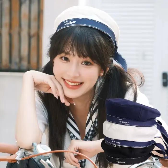 Chapeau uniforme à nœud brodé