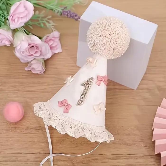 Chapeau d'anniversaire rose en dentelle avec nœud