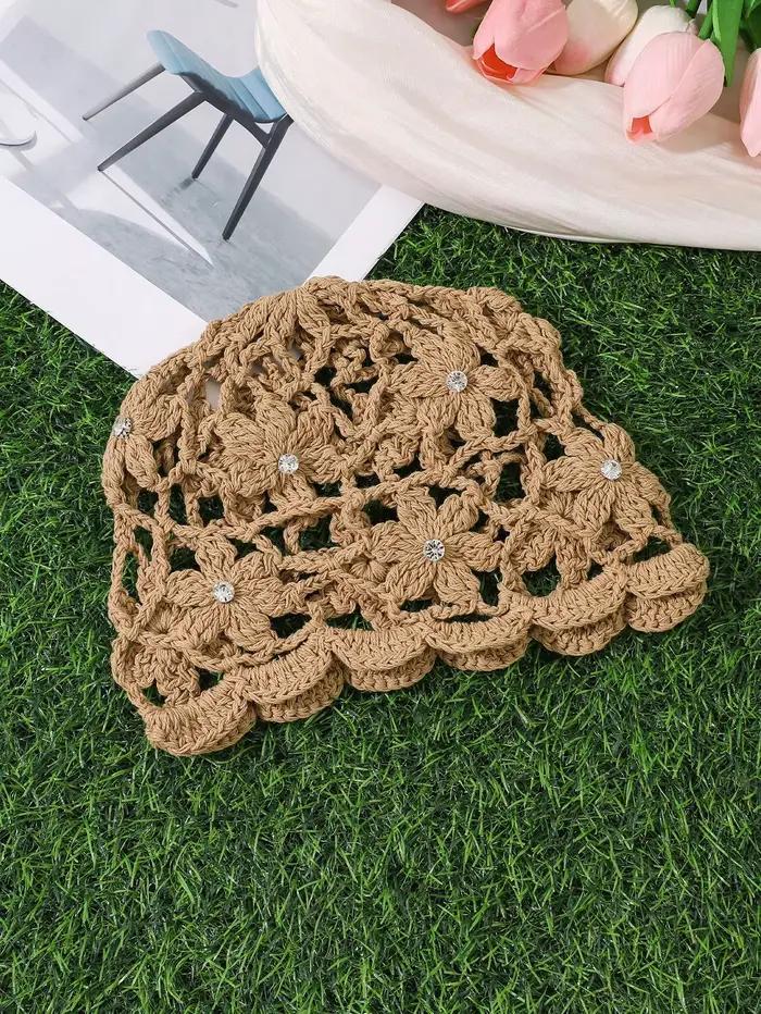 1pc Bonnet tricoté style bohème décontracté et polyvalent avec strass et motif floral ajouré