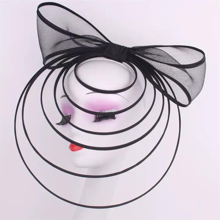 Fascinateur de chapeau d'église de mariage