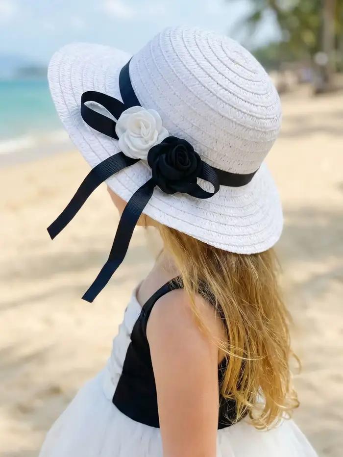 Chapeau de paille blanc orné de fleurs noires et blanches pour filles de 3 à 8 ans pour les vacances à la plage et les activités estivales en plein air