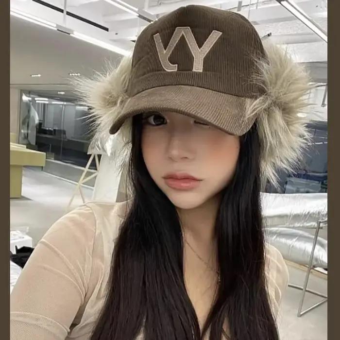 Casquette de baseball en velours côtelé d'hiver pour femmes et hommes avec lettres rétro brodées et fausse fourrure chaude et épaisse pour occasions décontractées