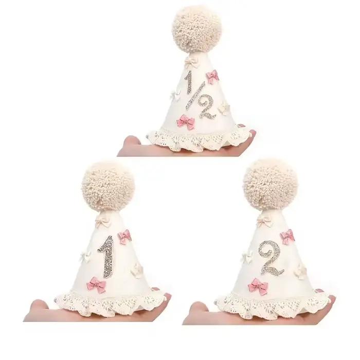 Chapeau d'anniversaire rose en dentelle avec nœud