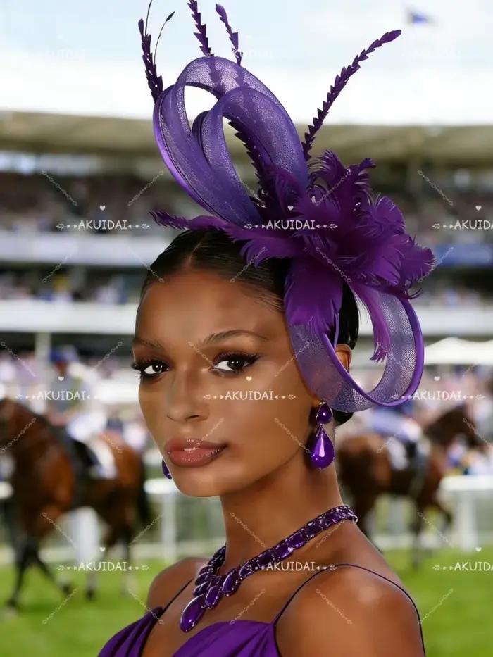 Chapeau fascinateur en plumes noires pour femmes