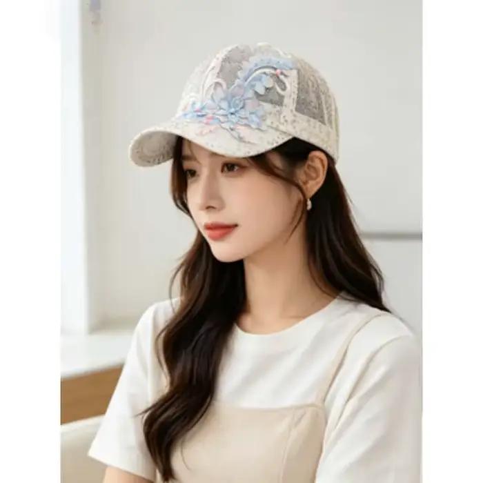 Casquette de baseball pour femmes avec broderie florale et détails en paillettes et perles pour tenues sportives et occasions estivales