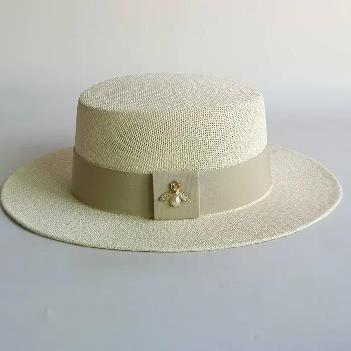 Chapeau de soleil de paille d'été à dessus plat, chapeau sportif pour femmes, élégance à la plage et protection solaire, idéal pour printemps et été, style chic et confortable