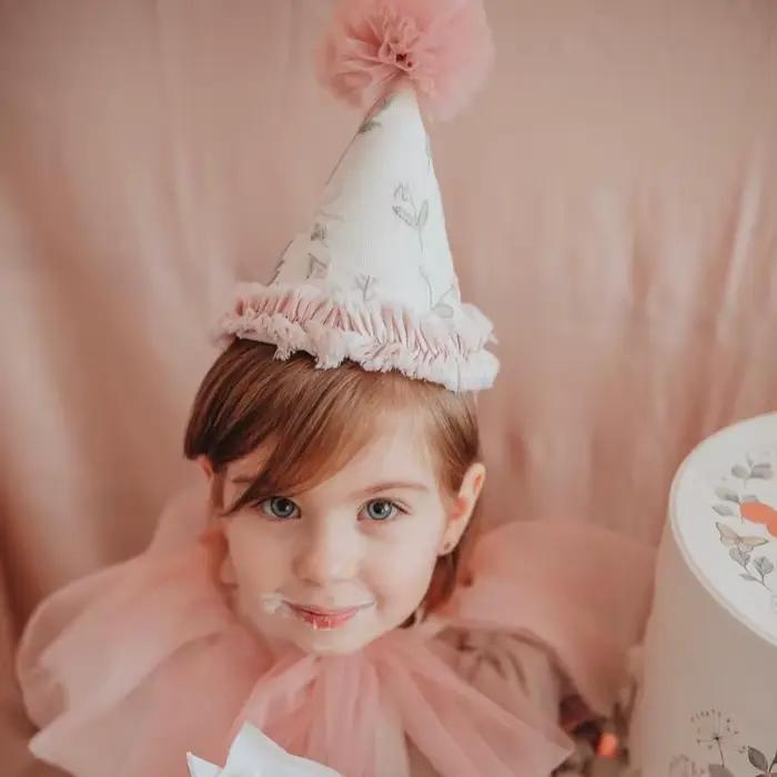 Chapeau boule en maille florale avec fleurs brodées en rose