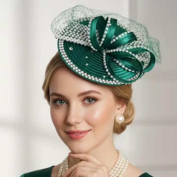Chapeau fascinateur élégant pour femme avec voile en filet et perles