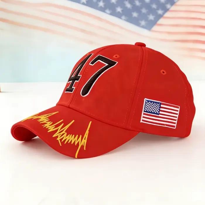 Casquettes rouges et blanches avec « 47 » : debout contre le drapeau américain
