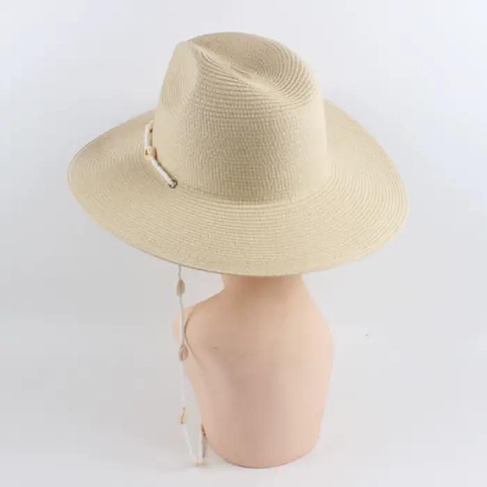 Chapeau de paille d'été pour la plage
