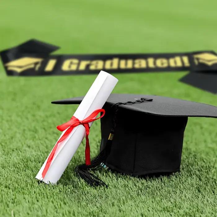 Casquette de célibataire noire avec ceinture en Satin graduée