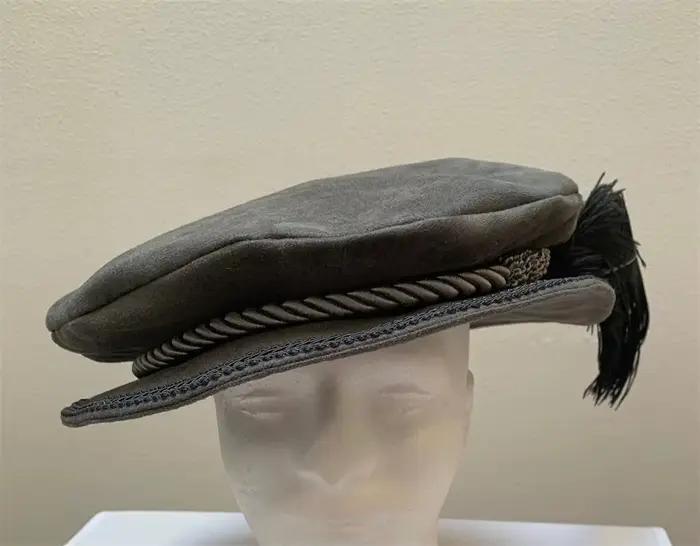 Chapeau Tudor de la Renaissance médiévale avec plumes en velours pour homme