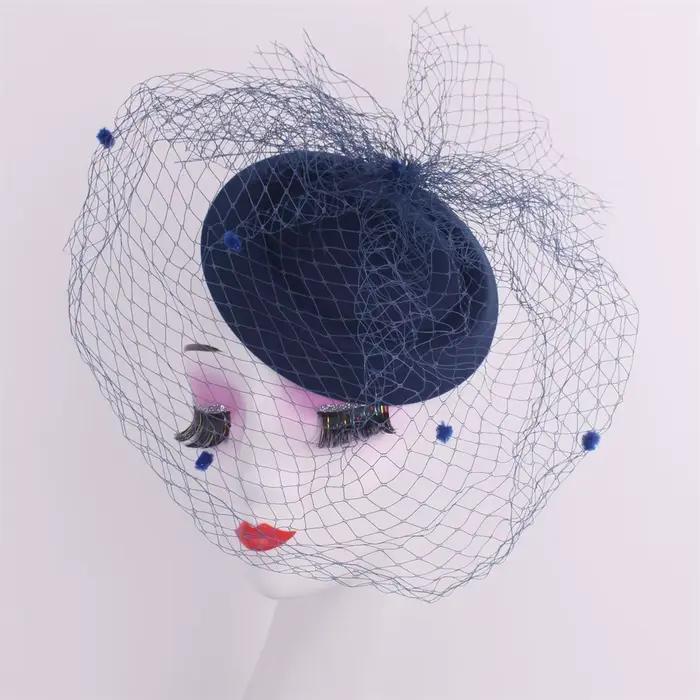 Chapeau haut de forme en voile noir pour femme