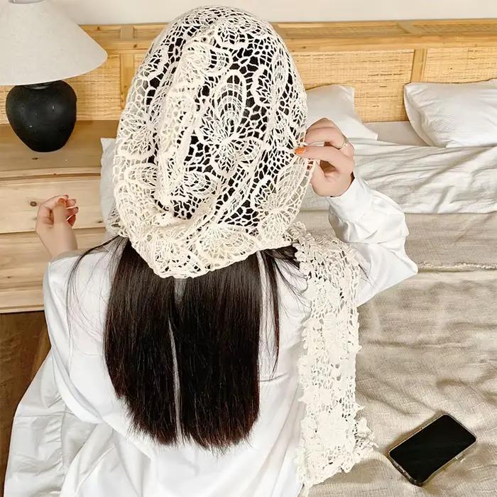 Chapeau en tricot ajouré rétro
