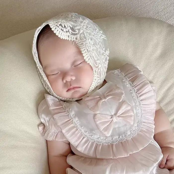 Bonnet Bébé en Dentelle Florale Brodé avec Volants – Chapeau de Princesse en Maille pour Nourrisson