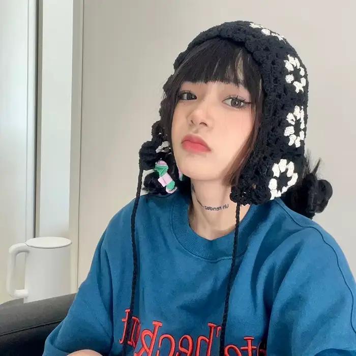Bonnet Français Tissé à la Main Coréen Mignon Creux Doux Style Rétro Plaid Multifonction pour Femmes et Hommes Usage Extérieur Saison Toute L'Année