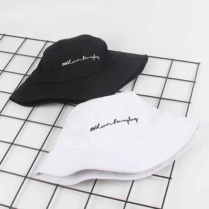 Chapeau à large bord pliable avec lettres E27 pour femme