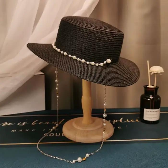 Chapeau de paille à large bord avec chaîne de perles coquillages