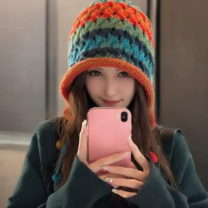 Bonnet en laine tricoté à rayures arc-en-ciel colorées pour femmes