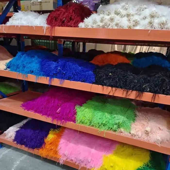 Plumes d'autruche naturelles pour l'artisanat