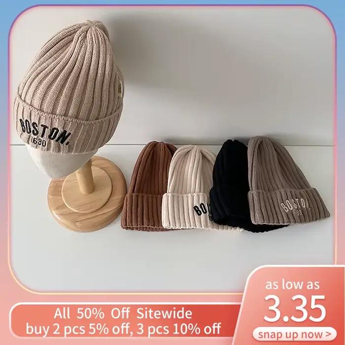 Bonnet en laine avec lettre pour enfants