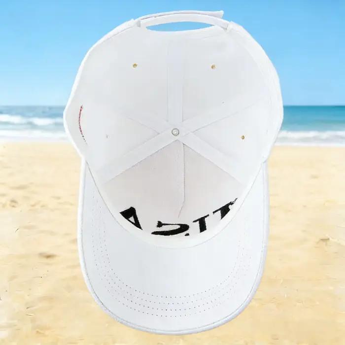 Un chapeau américain blanc à la mode avec des détails "45-47"